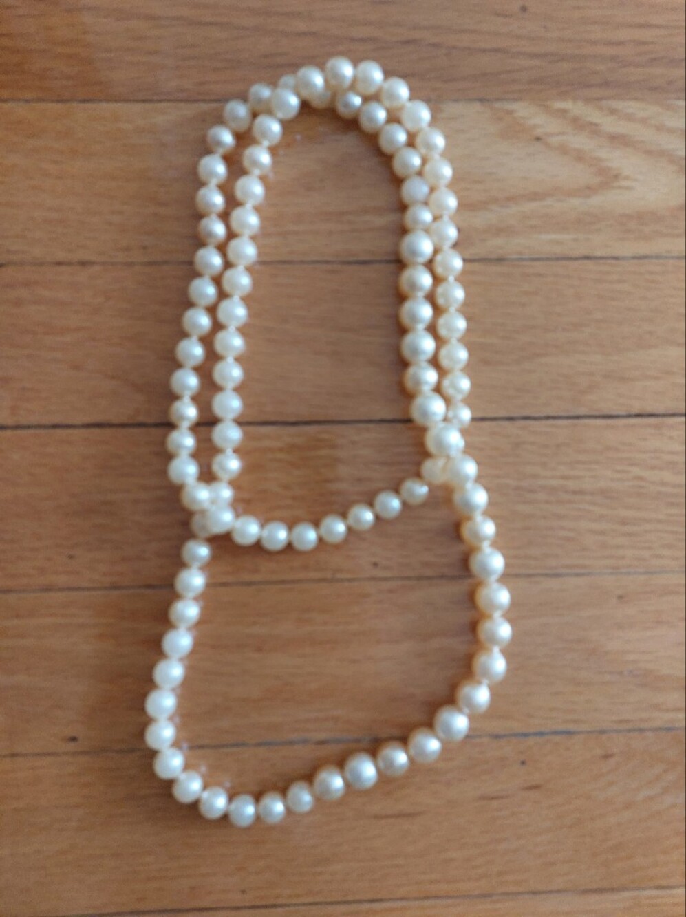 Classic vintage Faux White Pearl Necklace